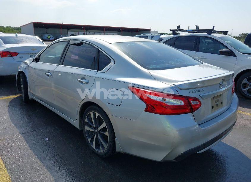 Photo 3 of 2016 Nissan Altima 2.5 SR (VIN 1N4AL3AP2GC171145)