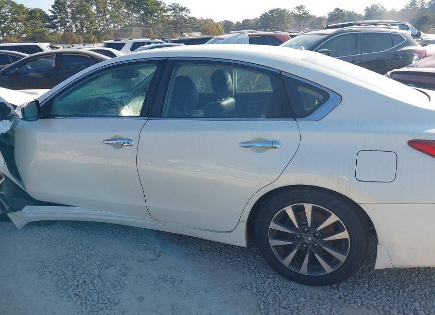 Photo 14 of 2016 Nissan Altima 2.5/2.5 S/2.5 SL/2.5 SR/2.5 SV (VIN 1N4AL3AP2GC188222)