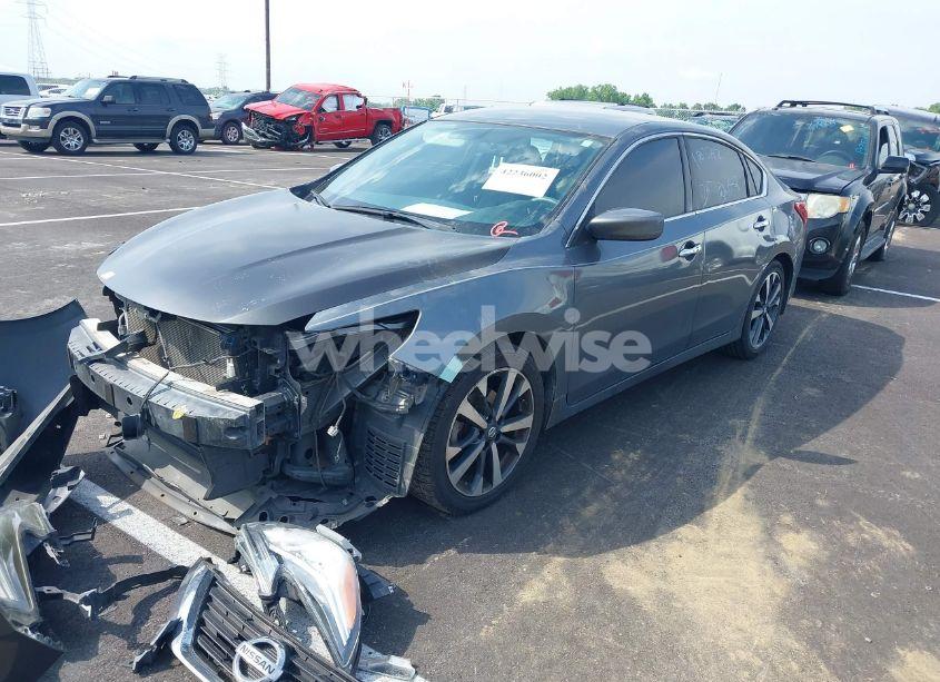 Photo 2 of 2016 Nissan Altima 2.5 SR (VIN 1N4AL3AP2GC206993)