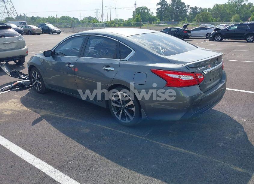 Photo 3 of 2016 Nissan Altima 2.5 SR (VIN 1N4AL3AP2GC206993)