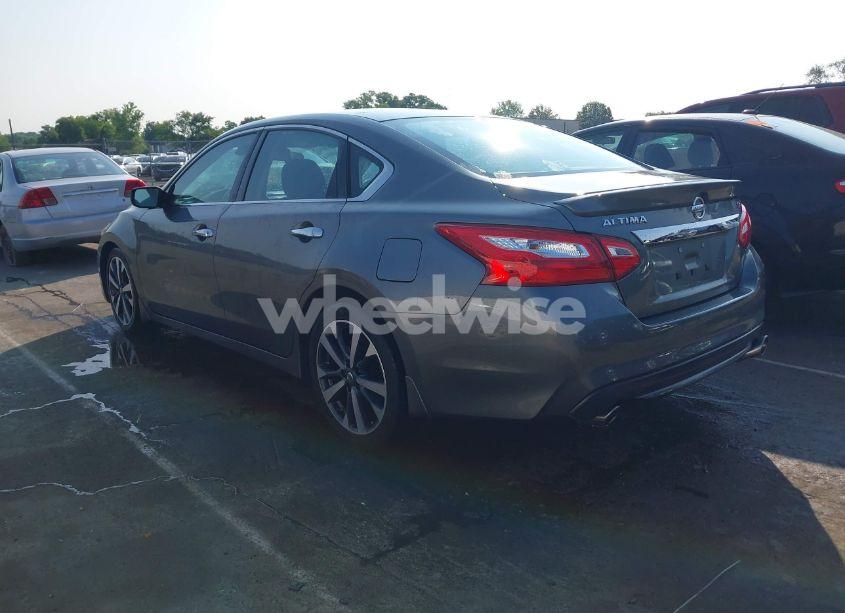 Photo 3 of 2016 Nissan Altima 2.5 SR (VIN 1N4AL3AP2GC208095)