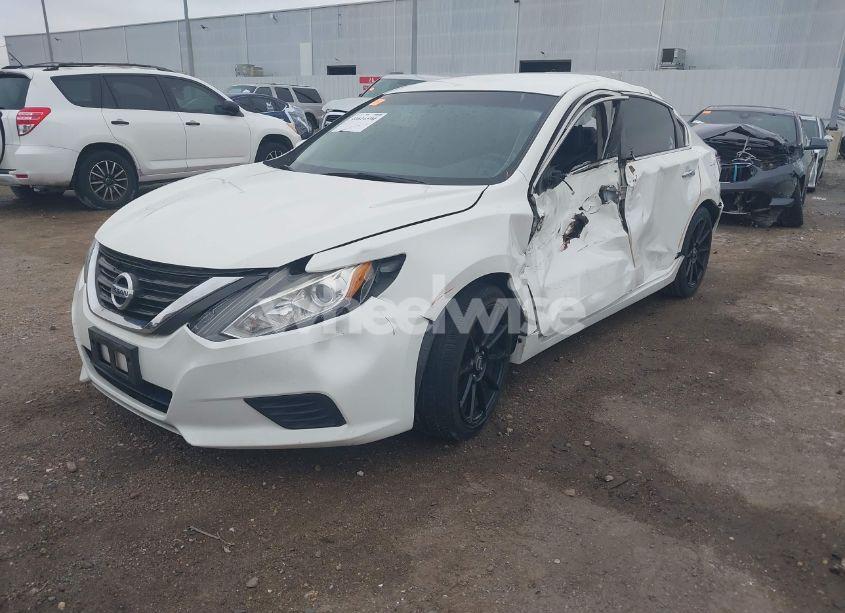 Photo 2 of 2016 Nissan Altima 2.5 S (VIN 1N4AL3AP2GC241761)