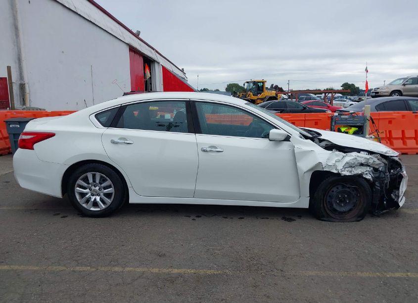 Photo 13 of 2016 Nissan Altima 2.5/2.5 S/2.5 SL/2.5 SR/2.5 SV (VIN 1N4AL3AP2GC244806)