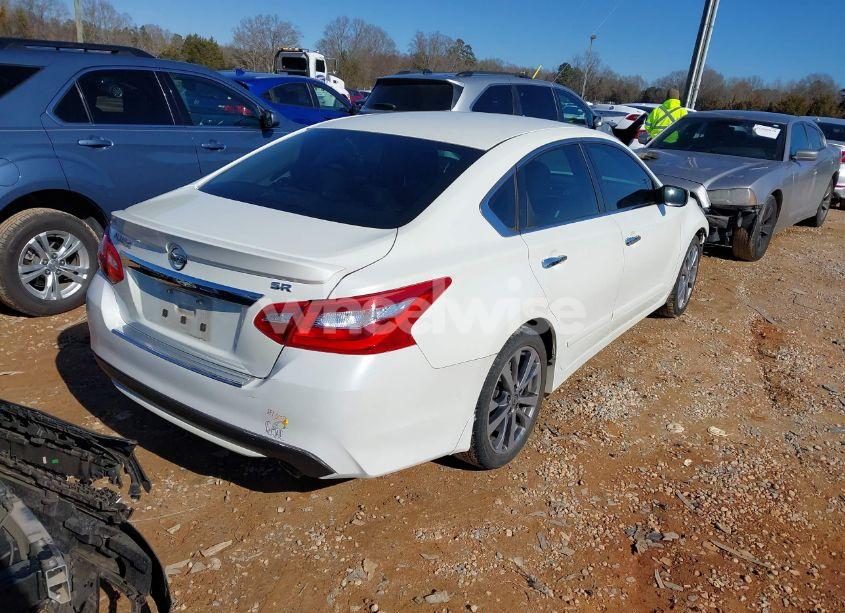 Photo 4 of 2016 Nissan Altima 2.5 SR (VIN 1N4AL3AP2GC271892)