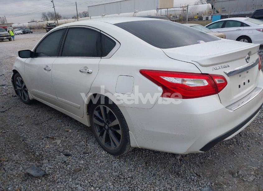 Photo 3 of 2016 Nissan Altima 2.5 SR (VIN 1N4AL3AP2GC290863)