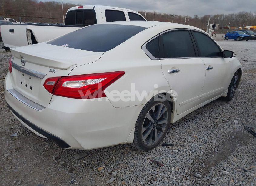Photo 4 of 2016 Nissan Altima 2.5 SR (VIN 1N4AL3AP2GC290863)
