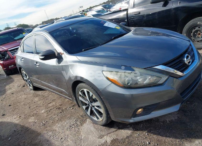2017 Nissan Altima 2.5 SR (VIN 1N4AL3AP2HC127583) main photo