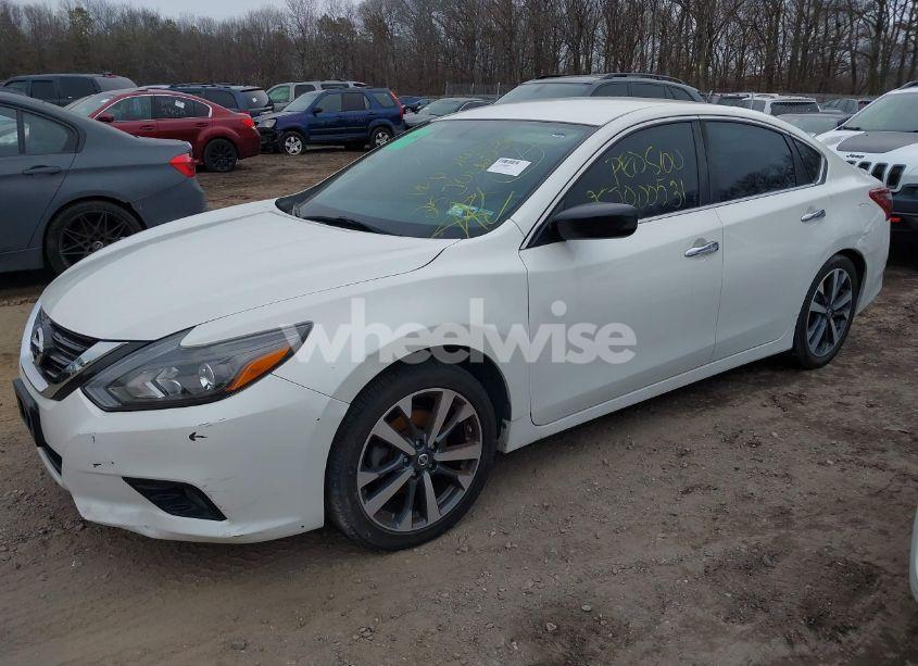 Photo 2 of 2017 Nissan Altima 2.5 SR (VIN 1N4AL3AP2HC148286)