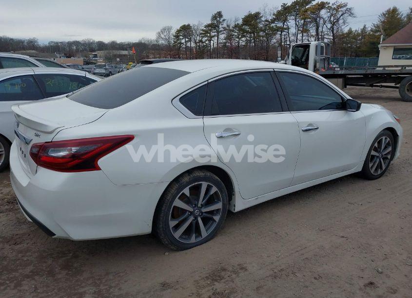 Photo 4 of 2017 Nissan Altima 2.5 SR (VIN 1N4AL3AP2HC148286)