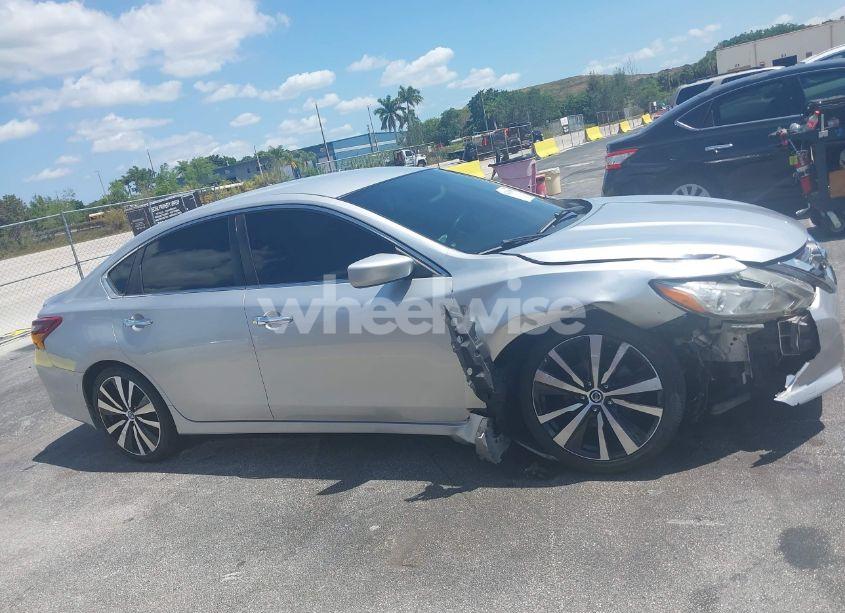 Photo 13 of 2017 Nissan Altima 2.5 SR (VIN 1N4AL3AP2HC164553)