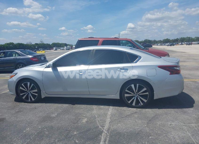 Photo 14 of 2017 Nissan Altima 2.5 SR (VIN 1N4AL3AP2HC164553)