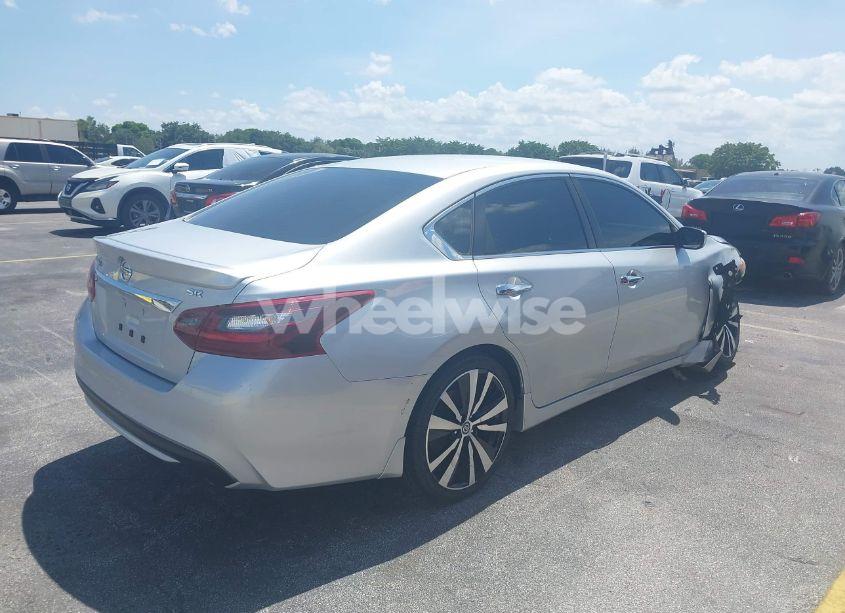 Photo 4 of 2017 Nissan Altima 2.5 SR (VIN 1N4AL3AP2HC164553)