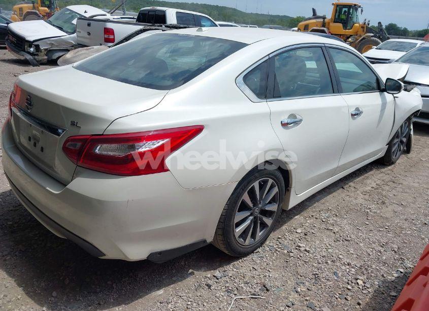 Photo 4 of 2017 Nissan Altima 2.5 SL (VIN 1N4AL3AP2HC170787)