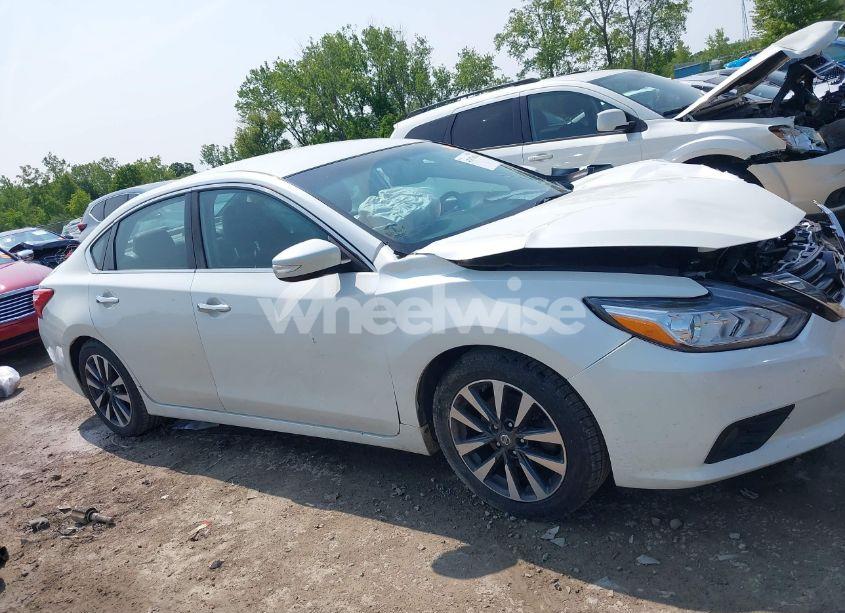 Photo 13 of 2017 Nissan Altima 2.5 SL (VIN 1N4AL3AP2HC172233)