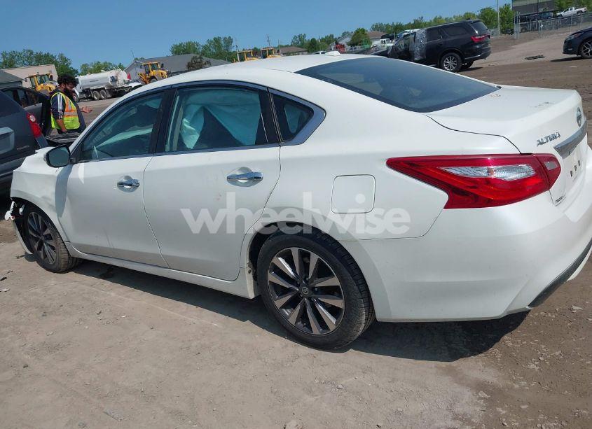 Photo 14 of 2017 Nissan Altima 2.5 SL (VIN 1N4AL3AP2HC172233)
