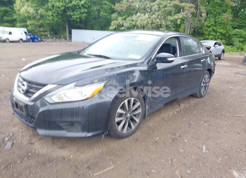 Photo 2 of 2017 Nissan Altima 2.5 SV (VIN 1N4AL3AP2HC174645)