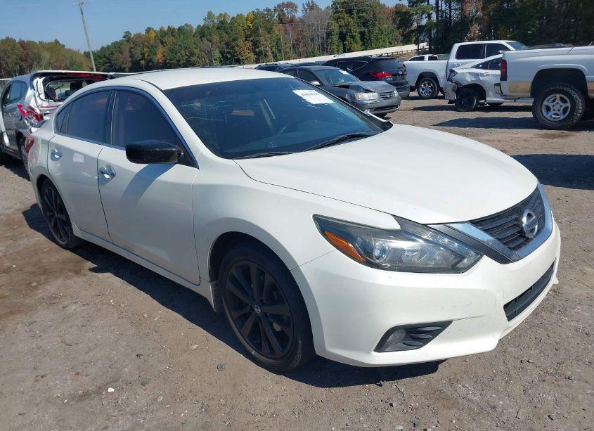 2017 Nissan Altima 2.5 SR (VIN 1N4AL3AP2HC227604) main photo