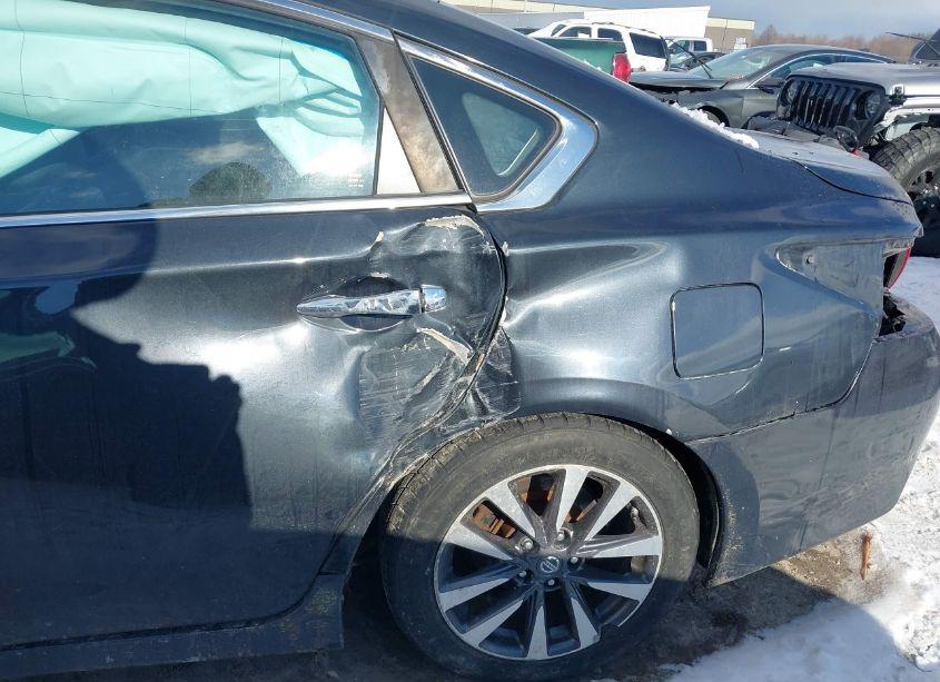 Photo 6 of 2017 Nissan Altima 2.5 SL (VIN 1N4AL3AP2HC229630)
