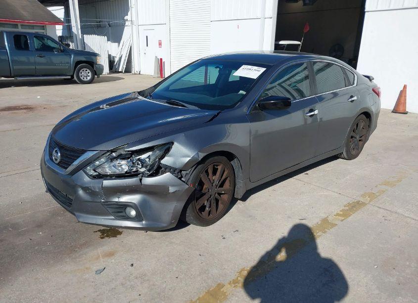 Photo 2 of 2017 Nissan Altima 2.5 SR (VIN 1N4AL3AP2HC235797)