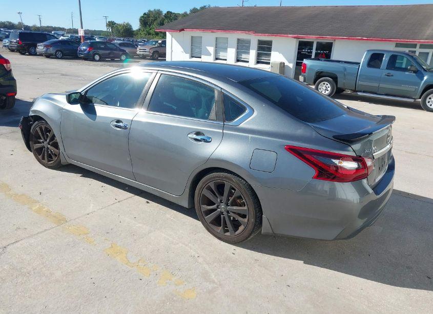Photo 3 of 2017 Nissan Altima 2.5 SR (VIN 1N4AL3AP2HC235797)