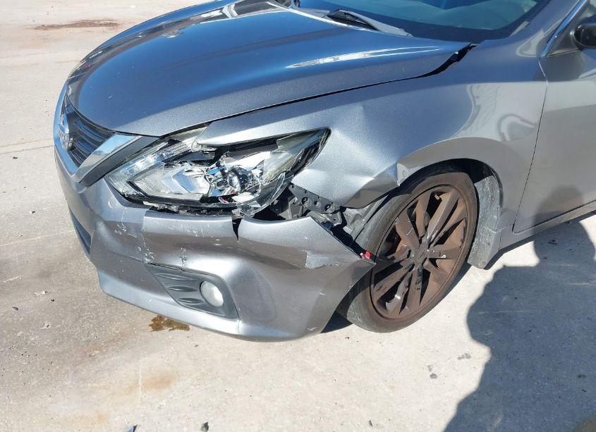 Photo 6 of 2017 Nissan Altima 2.5 SR (VIN 1N4AL3AP2HC235797)