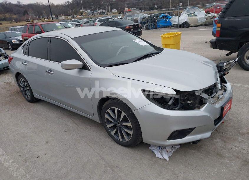2017 Nissan Altima 2.5 SV (VIN 1N4AL3AP2HC244192) main photo
