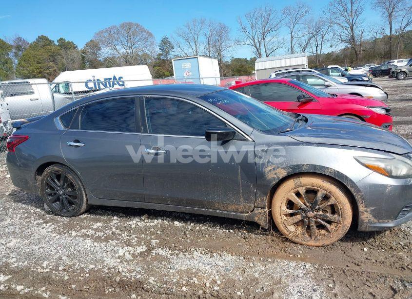 Photo 13 of 2017 Nissan Altima 2.5 SR (VIN 1N4AL3AP2HC253202)