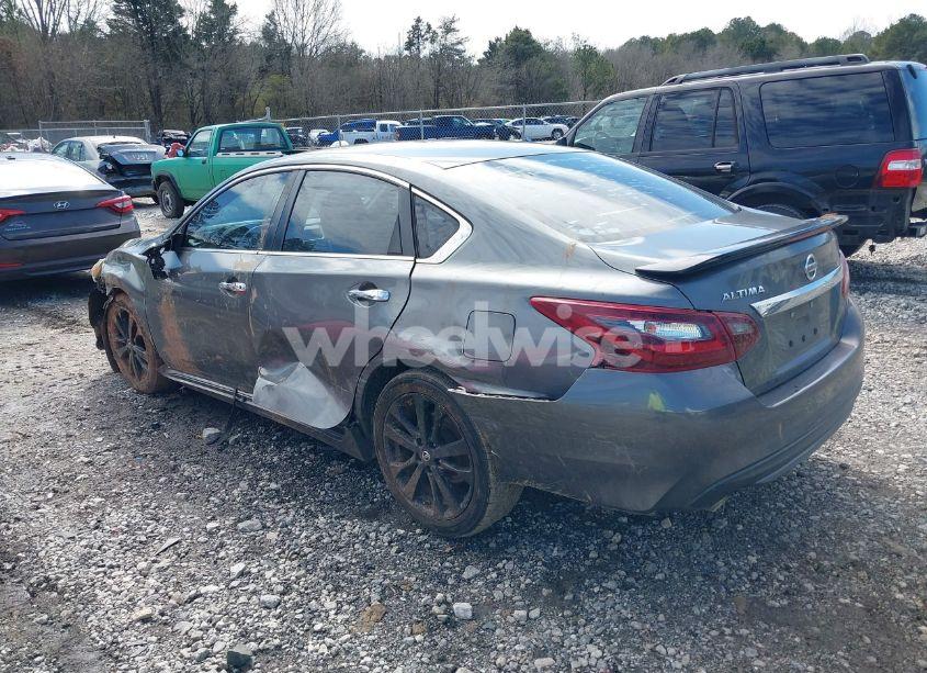 Photo 3 of 2017 Nissan Altima 2.5 SR (VIN 1N4AL3AP2HC253202)