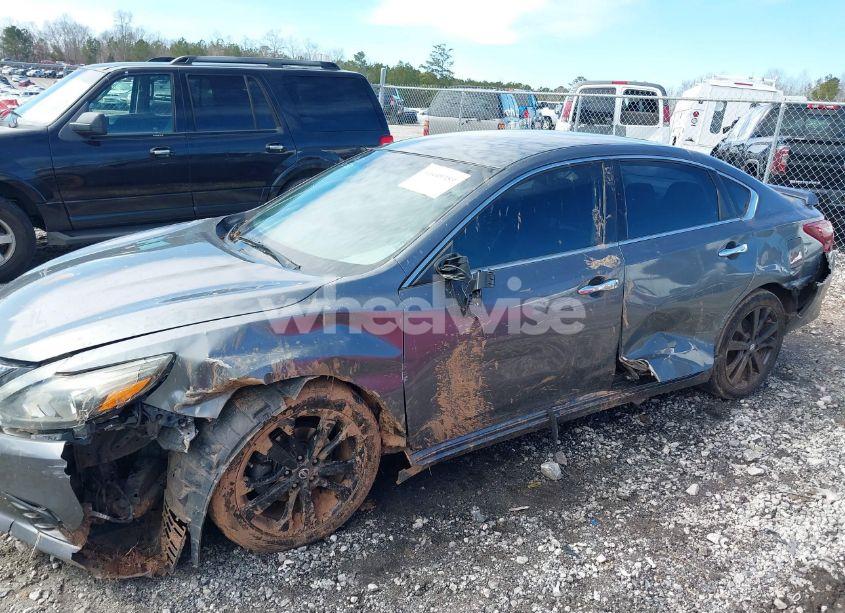 Photo 6 of 2017 Nissan Altima 2.5 SR (VIN 1N4AL3AP2HC253202)