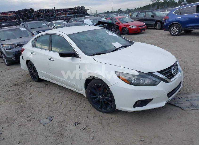 2017 Nissan Altima 2.5 SR (VIN 1N4AL3AP2HC268010) main photo