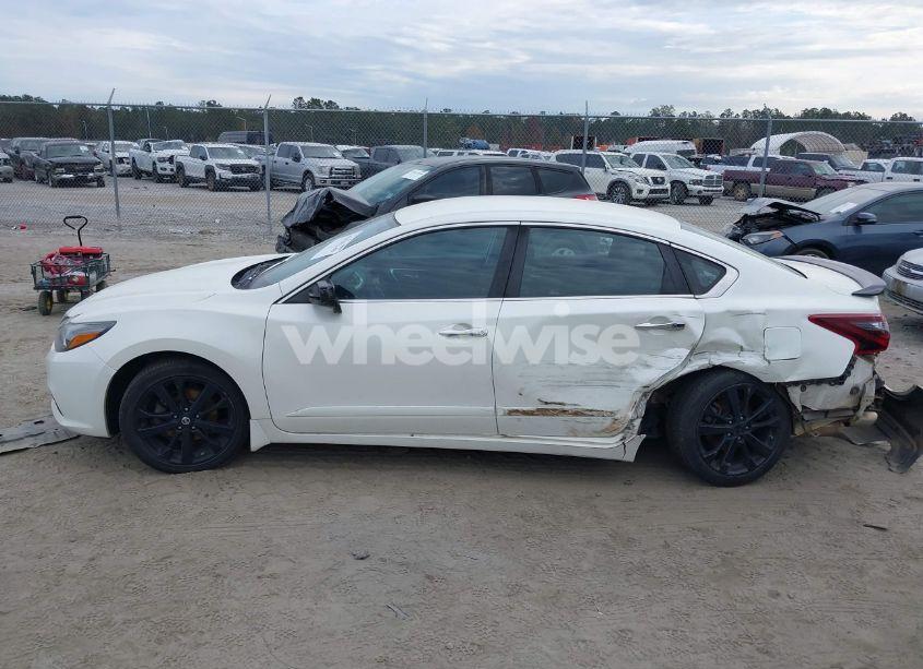 Photo 13 of 2017 Nissan Altima 2.5 SR (VIN 1N4AL3AP2HC268010)