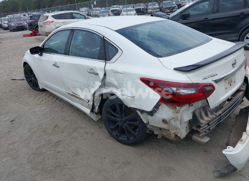 Photo 3 of 2017 Nissan Altima 2.5 SR (VIN 1N4AL3AP2HC268010)