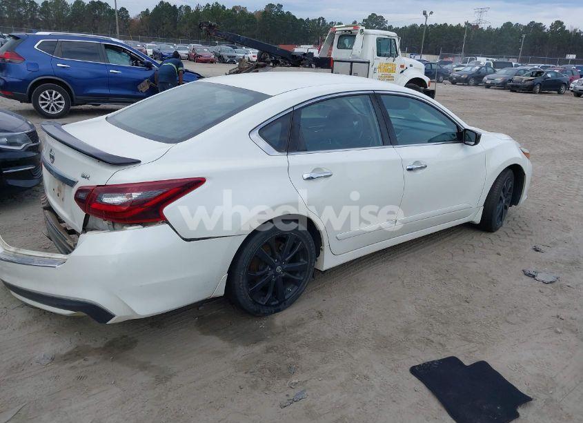 Photo 4 of 2017 Nissan Altima 2.5 SR (VIN 1N4AL3AP2HC268010)