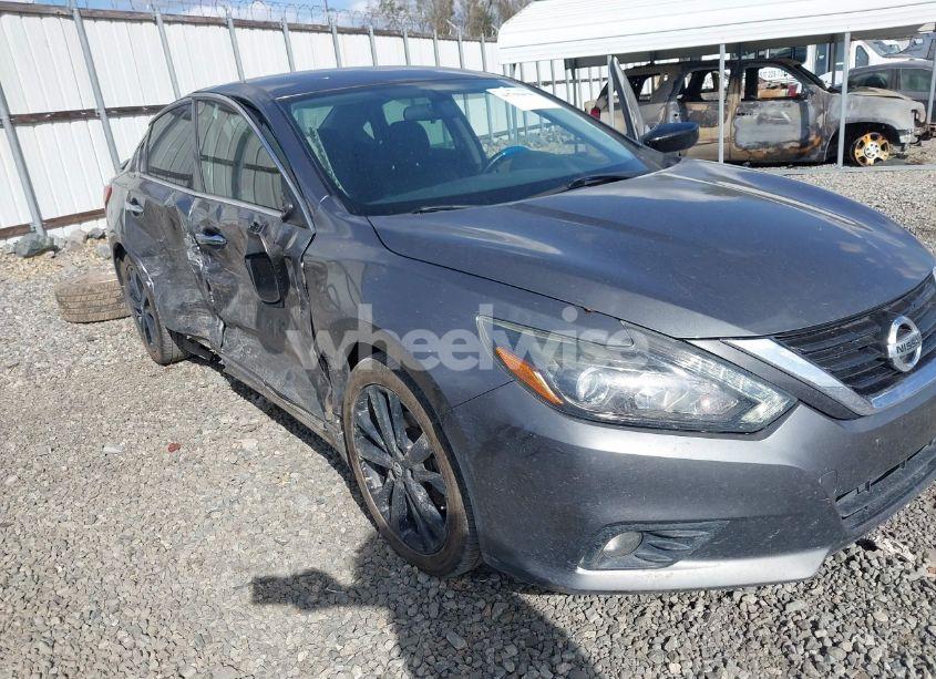 Photo 6 of 2017 Nissan Altima 2.5 SR (VIN 1N4AL3AP2HC281291)