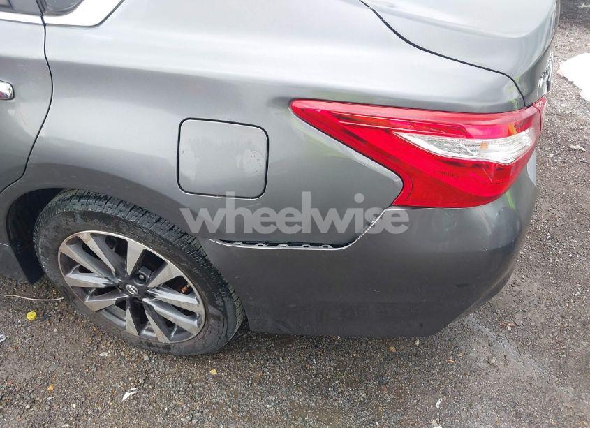 Photo 6 of 2017 Nissan Altima 2.5 SL (VIN 1N4AL3AP2HC291528)