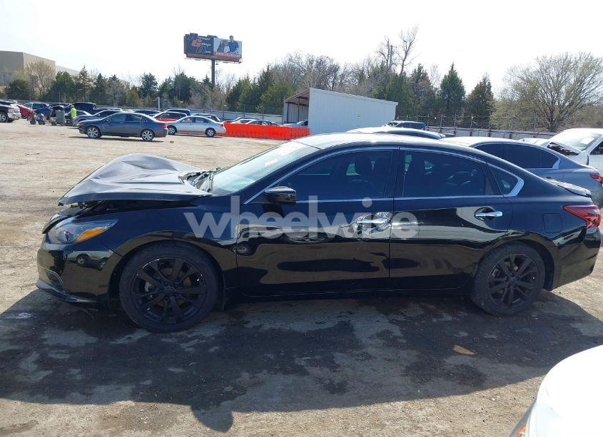 Photo 15 of 2017 Nissan Altima 2.5 SR (VIN 1N4AL3AP2HC476811)