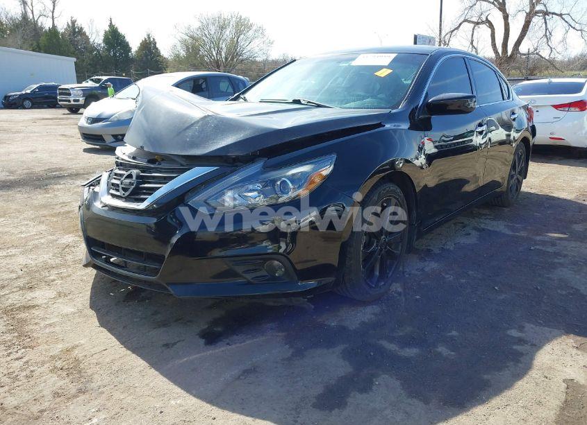 Photo 2 of 2017 Nissan Altima 2.5 SR (VIN 1N4AL3AP2HC476811)