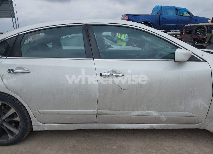 Photo 13 of 2017 Nissan Altima 2.5 SR (VIN 1N4AL3AP2HC496668)