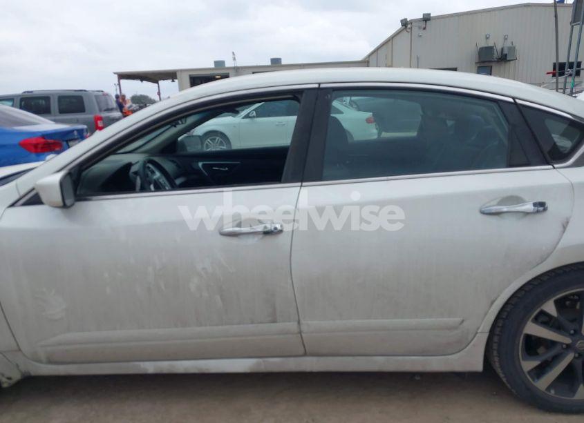 Photo 14 of 2017 Nissan Altima 2.5 SR (VIN 1N4AL3AP2HC496668)