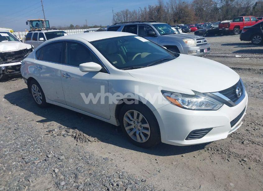 2017 Nissan Altima 2.5 S (VIN 1N4AL3AP2HN352963) main photo