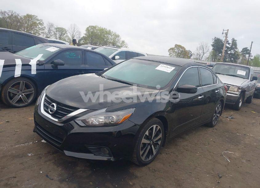 Photo 2 of 2018 Nissan Altima 2.5 SR (VIN 1N4AL3AP2JC100616)