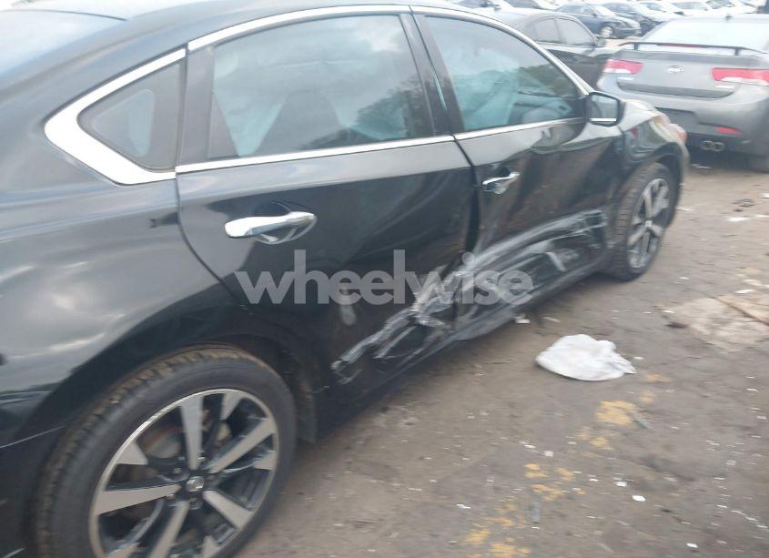 Photo 6 of 2018 Nissan Altima 2.5 SR (VIN 1N4AL3AP2JC100616)