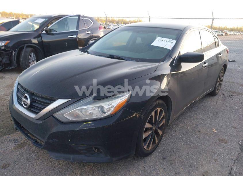 Photo 2 of 2018 Nissan Altima 2.5 SV (VIN 1N4AL3AP2JC103600)