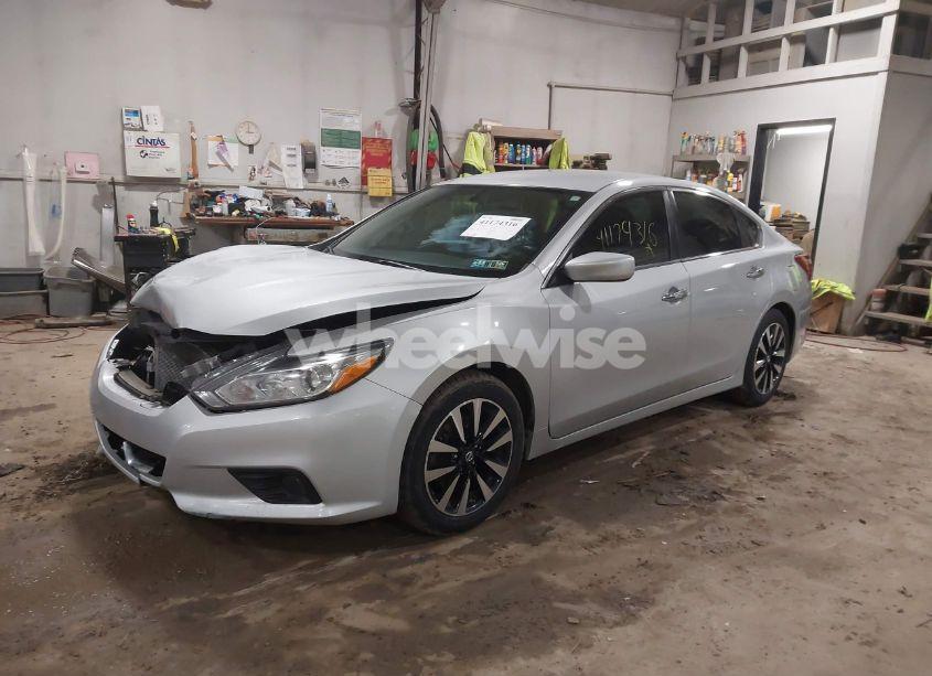 Photo 2 of 2018 Nissan Altima 2.5 SV (VIN 1N4AL3AP2JC125080)