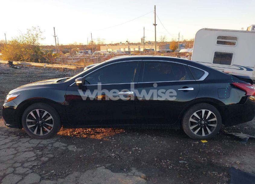 Photo 13 of 2018 Nissan Altima 2.5 SL (VIN 1N4AL3AP2JC131512)