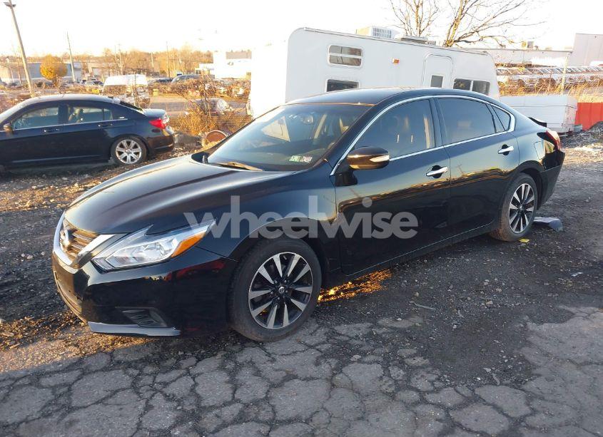 Photo 2 of 2018 Nissan Altima 2.5 SL (VIN 1N4AL3AP2JC131512)