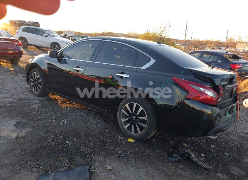 Photo 3 of 2018 Nissan Altima 2.5 SL (VIN 1N4AL3AP2JC131512)
