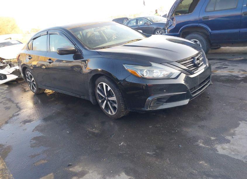2018 Nissan Altima 2.5 SR (VIN 1N4AL3AP2JC139674) main photo