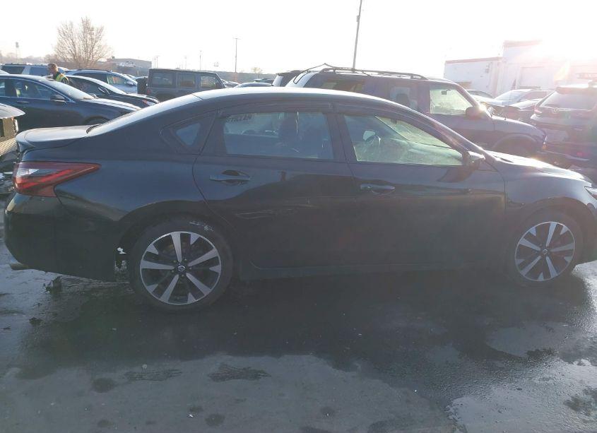 Photo 12 of 2018 Nissan Altima 2.5 SR (VIN 1N4AL3AP2JC139674)