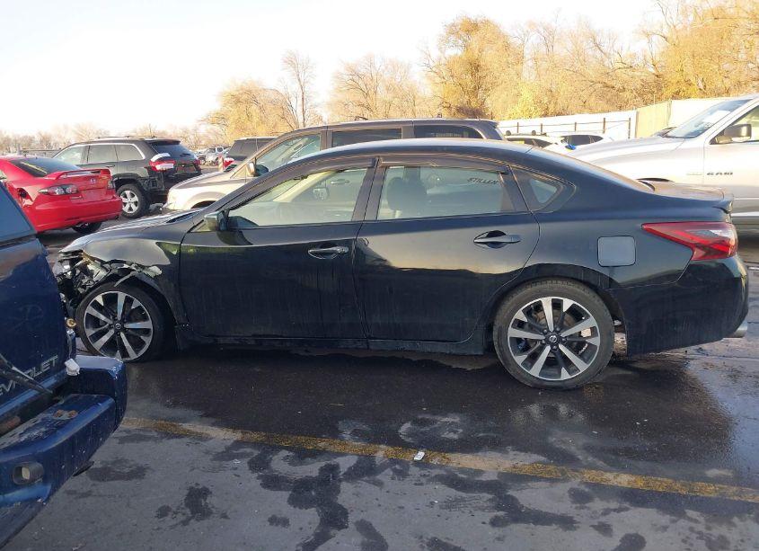 Photo 13 of 2018 Nissan Altima 2.5 SR (VIN 1N4AL3AP2JC139674)